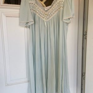 mint green “miss elaine” vintage nightgown dress//